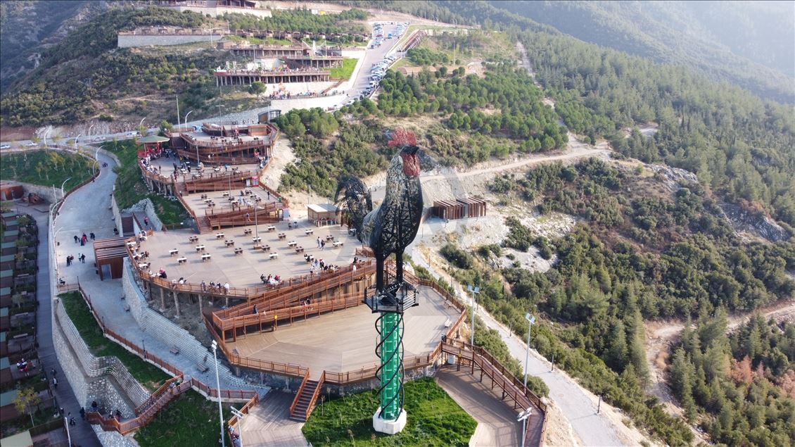Pamukkale Belediyesi Seyir Tepesi Şehir Ormanı ziyaretçilerini ağırlıyor
