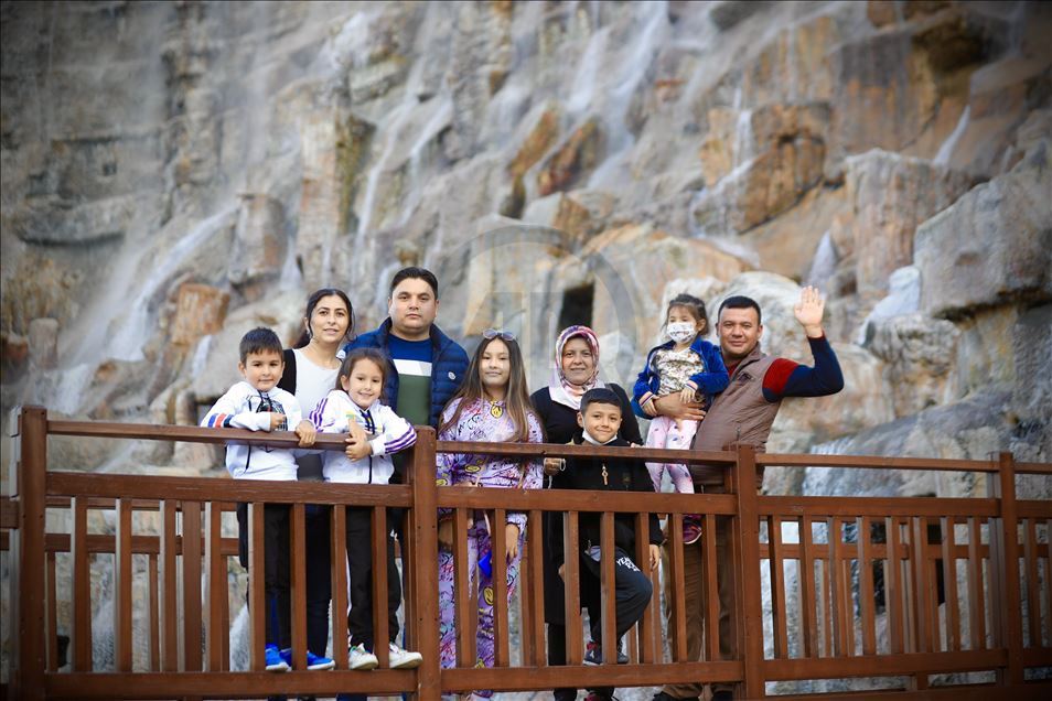 Pamukkale Belediyesi Seyir Tepesi Şehir Ormanı ziyaretçilerini ağırlıyor