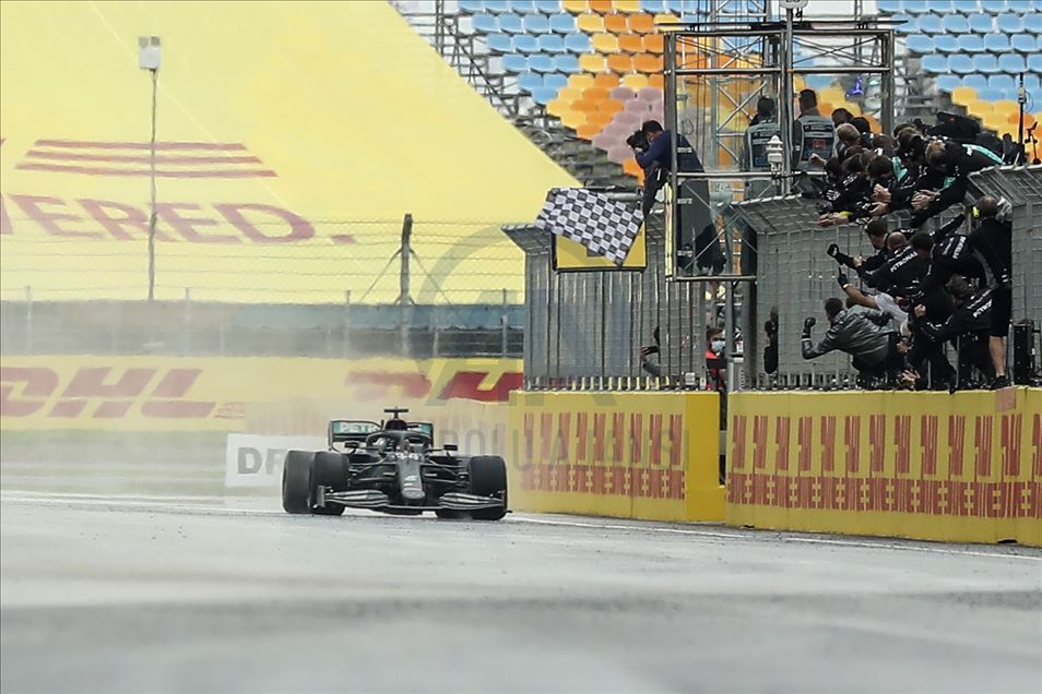 Lewis Hamilton wins 7th Formula 1 title