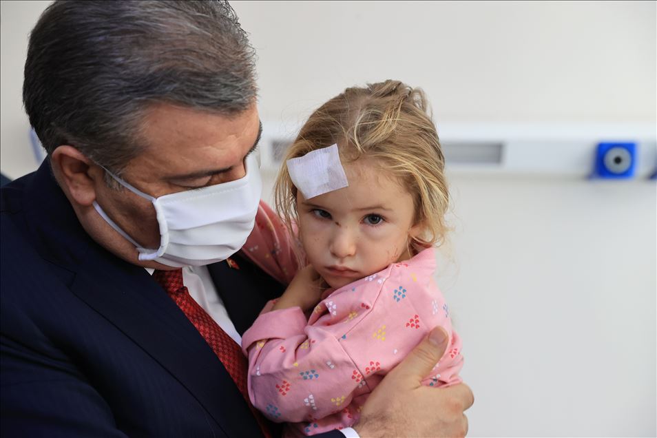 Enkaz altından hayata yeniden "merhaba" dediler