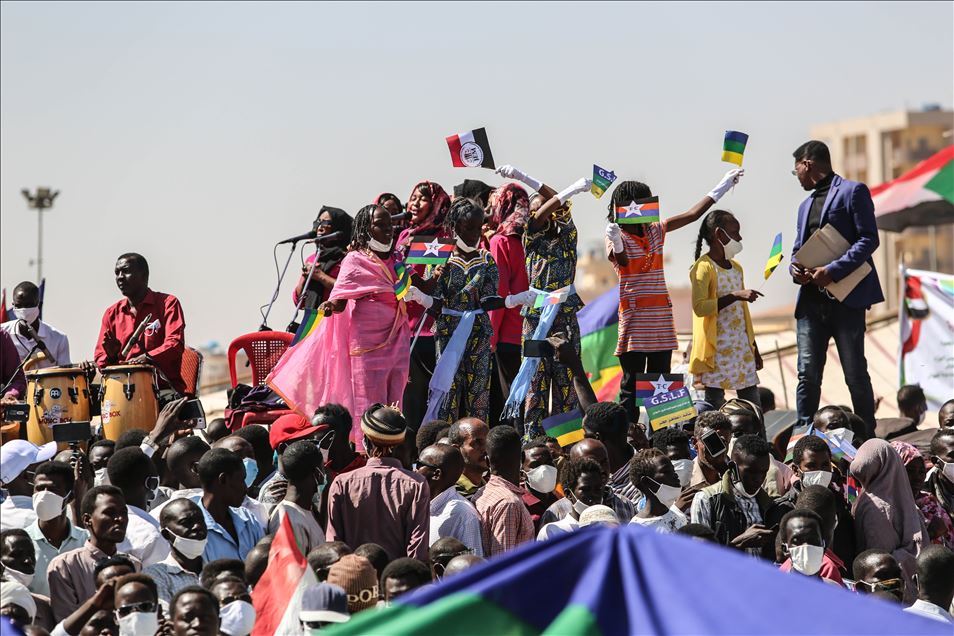 الخرطوم.. الآلاف يشاركون في "احتفالات السلام"