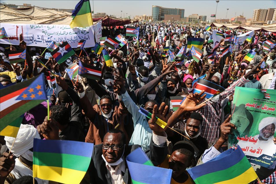 الخرطوم.. الآلاف يشاركون في "احتفالات السلام"
