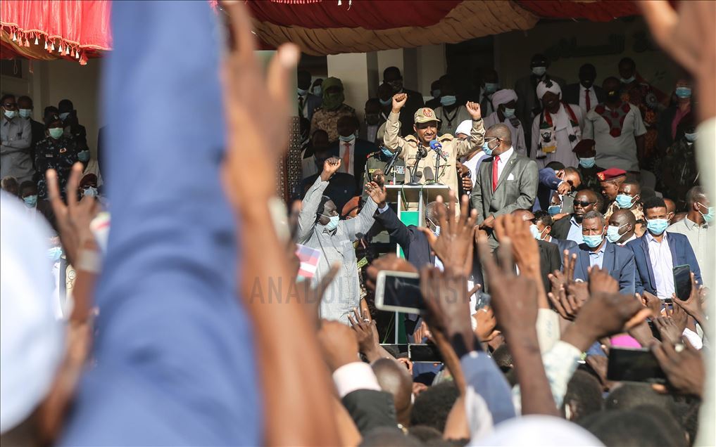 Sudán celebra y recibe a los negociadores de paz 