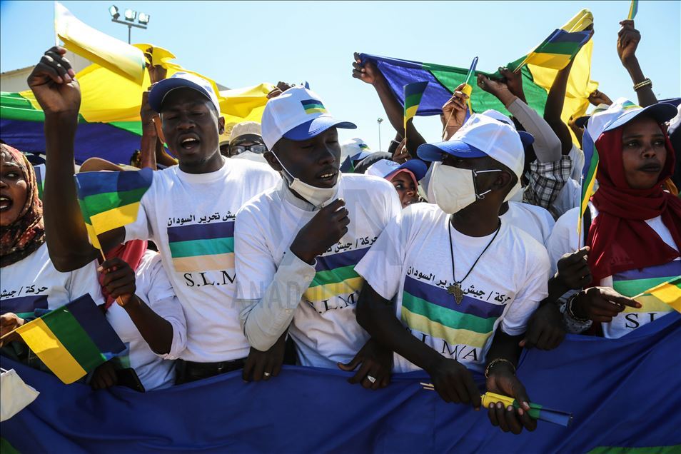 Sudán celebra y recibe a los negociadores de paz 