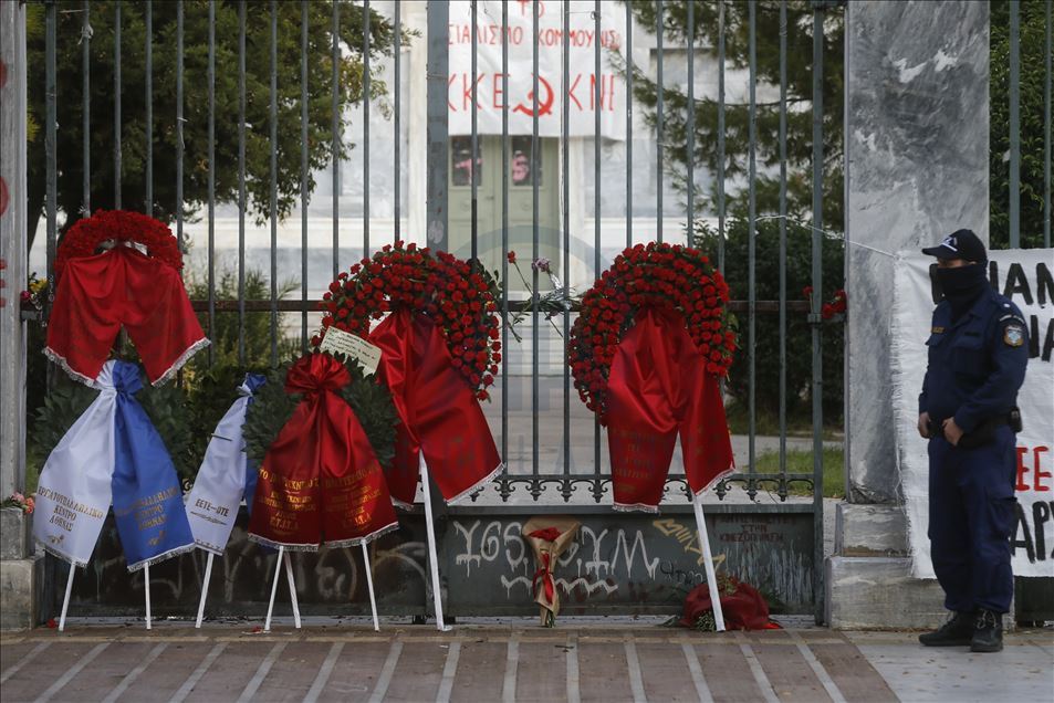 Grecia prohíbe todas las reuniones al aire libre de más de cuatro personas antes del aniversario del levantamiento contra la junta militar en 1973