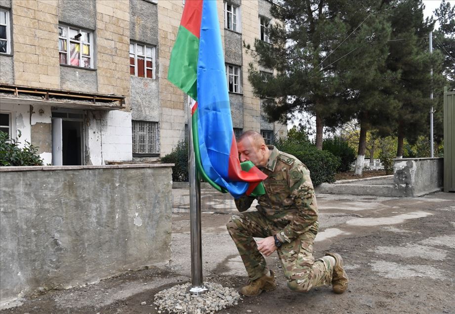 Ильхам Алиев посетил освобожденные от оккупации города в Карабахе