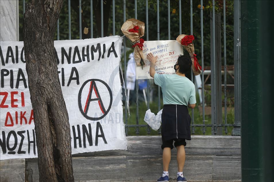 Grecia prohíbe todas las reuniones al aire libre de más de cuatro personas antes del aniversario del levantamiento contra la junta militar en 1973