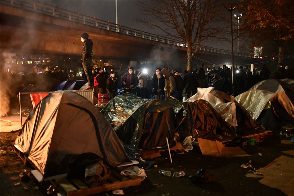 France: un campement de 2 mille migrants évacué par les autorités en région parisienne