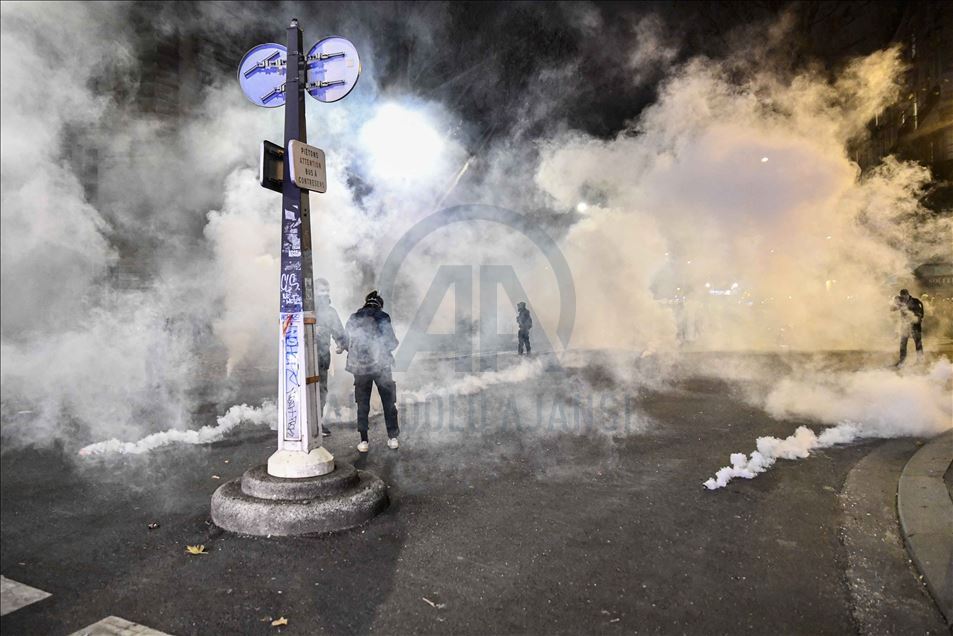 Thousands of demonstrators at the PPL Global Security Law protest in Paris