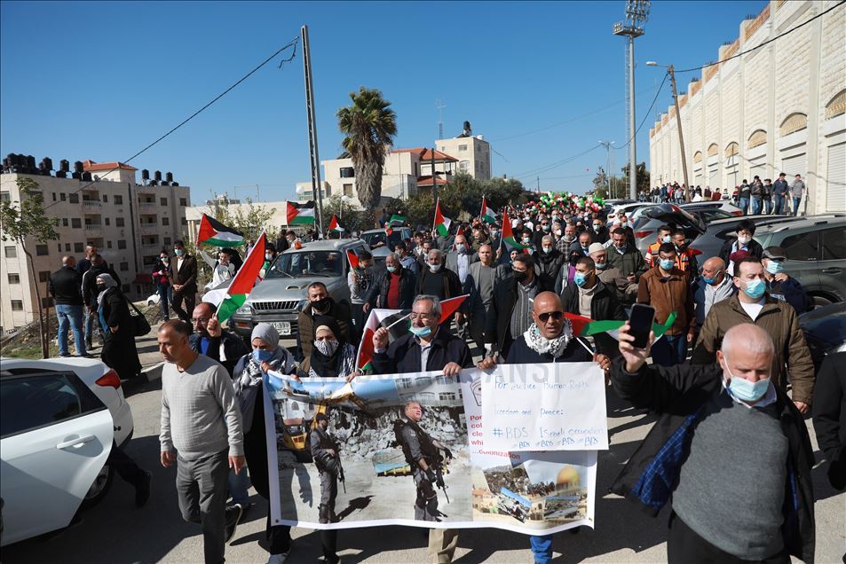 فلسطينيون ينددون بنية "بومبيو" زيارة مستوطنة بالضفة