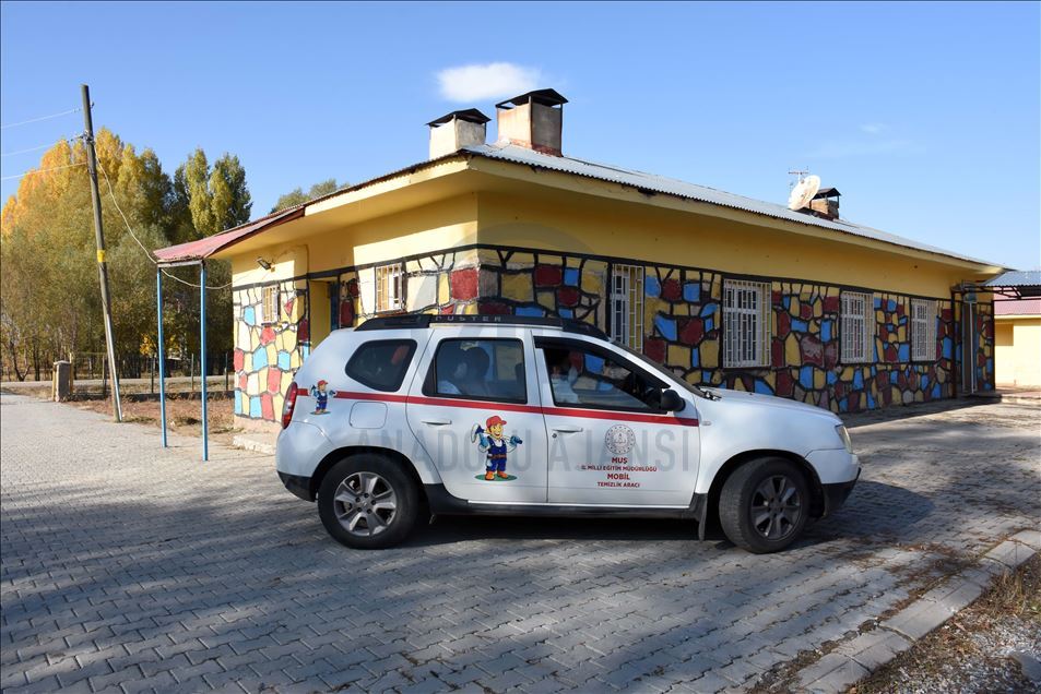Tîma mobîl a paqijiyê ji bo dibistanan gund bi gund digere