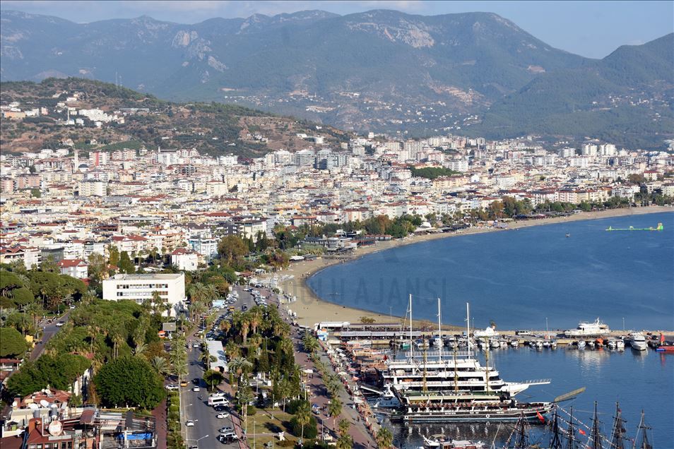 Koronavirüs sürecinde Türkiye'yi "güvenli" bulanlar ülkelerine dönmek istemiyor