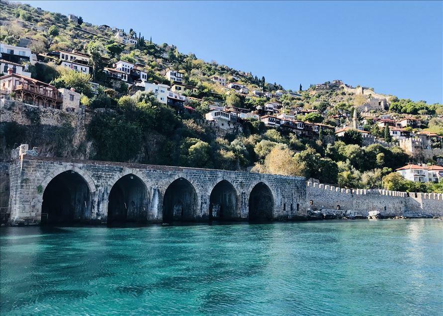 Koronavirüs sürecinde Türkiye'yi "güvenli" bulanlar ülkelerine dönmek istemiyor