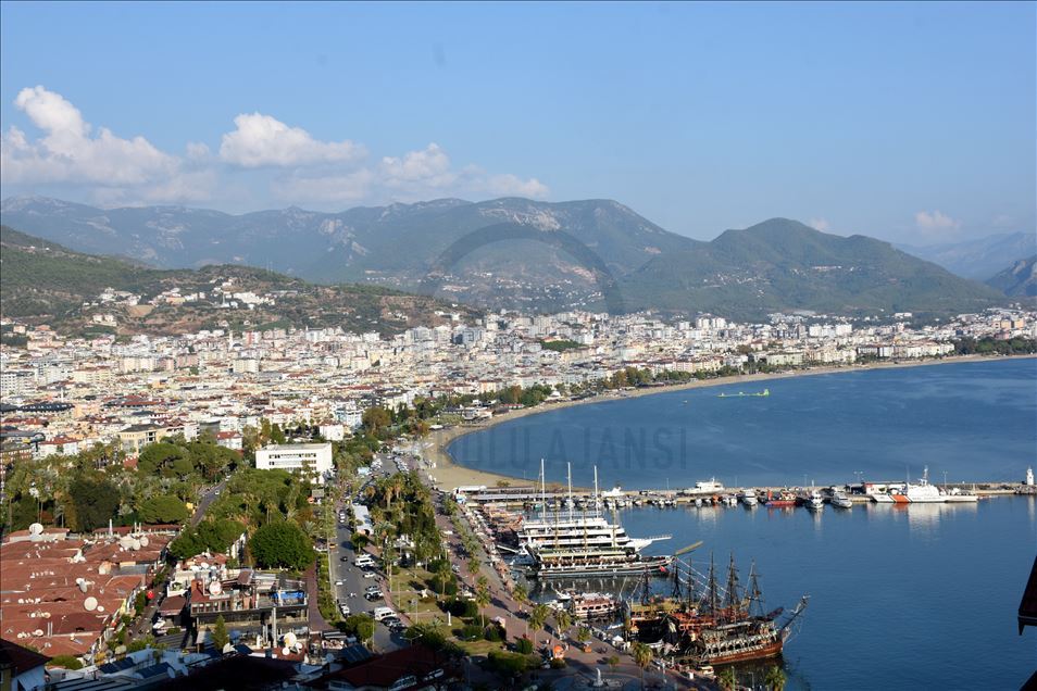 Koronavirüs sürecinde Türkiye'yi "güvenli" bulanlar ülkelerine dönmek istemiyor