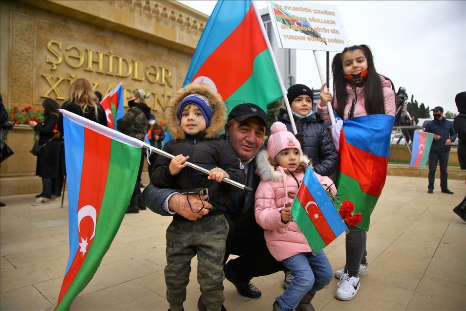 Azerbajxhanasit festojnë çlirimin e rajonit Agdam nga pushtimi armen