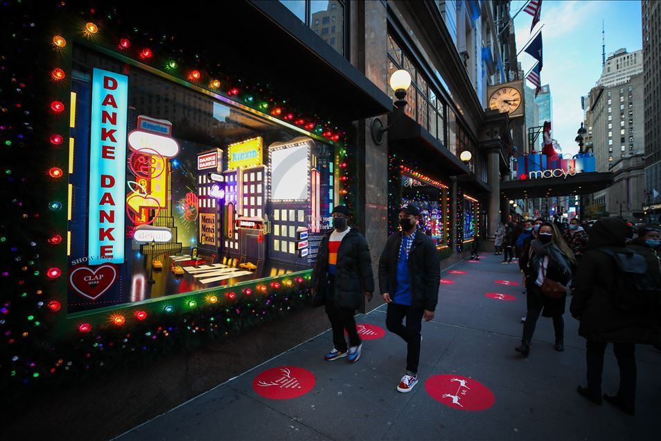 Macy’s Herald Square unveil its iconic holiday windows in NYC
