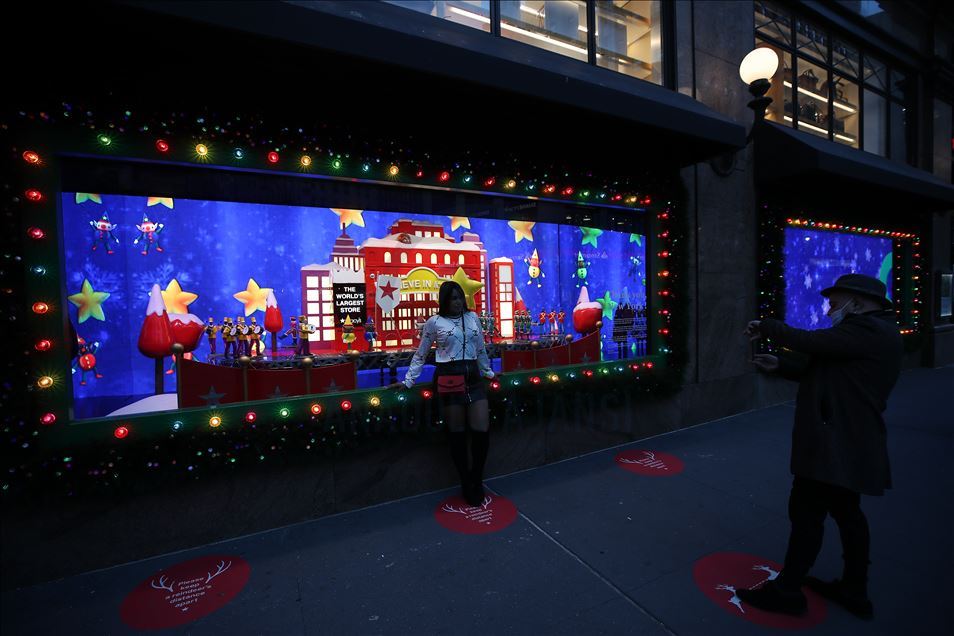Macy’s Herald Square unveil its iconic holiday windows in NYC