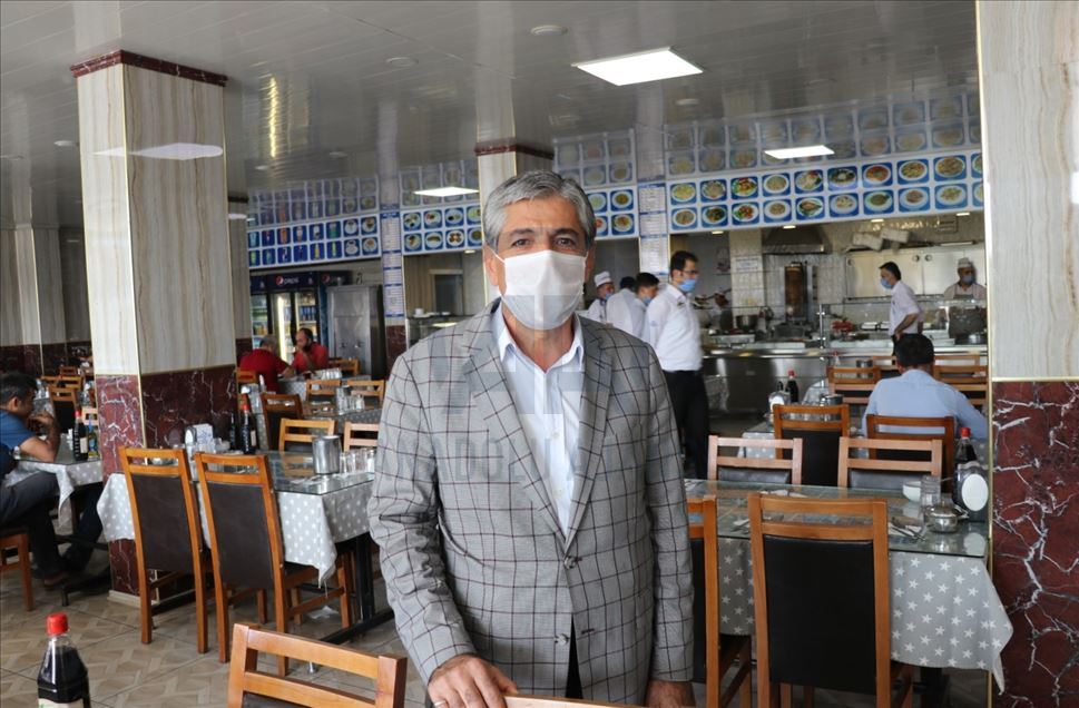 Aşpêjê Mêrdînî ji goşt û dohn portreyan çêdike