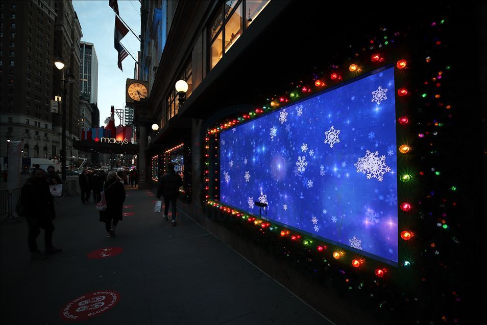 Macy’s Herald Square unveil its iconic holiday windows in NYC