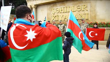 Azerbajxhanasit festojnë çlirimin e rajonit Agdam nga pushtimi armen
