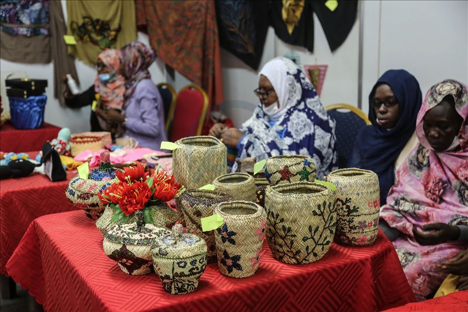بأنامل سودانية.. ألف منتج يدوي يطمح إلى العالمية