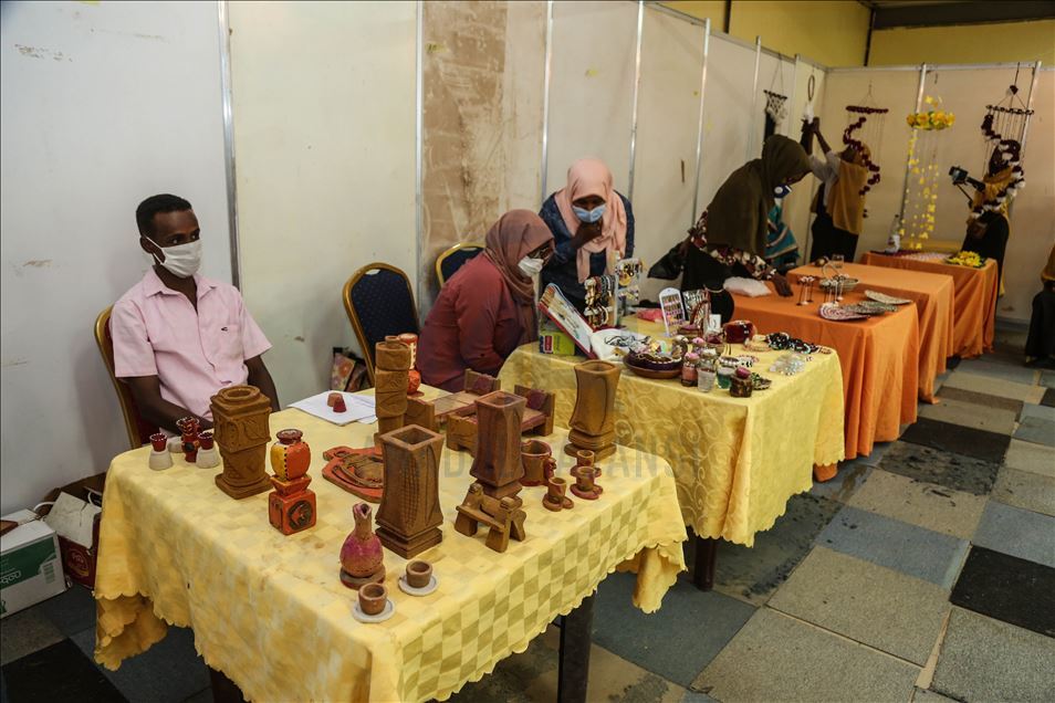 بأنامل سودانية.. ألف منتج يدوي يطمح إلى العالمية