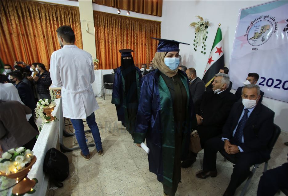 أول مراسم تخرج لـ30 طالبا في "اعزاز" السورية