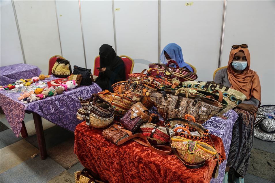 بأنامل سودانية.. ألف منتج يدوي يطمح إلى العالمية