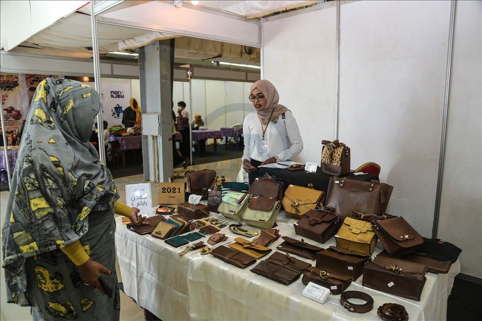 بأنامل سودانية.. ألف منتج يدوي يطمح إلى العالمية