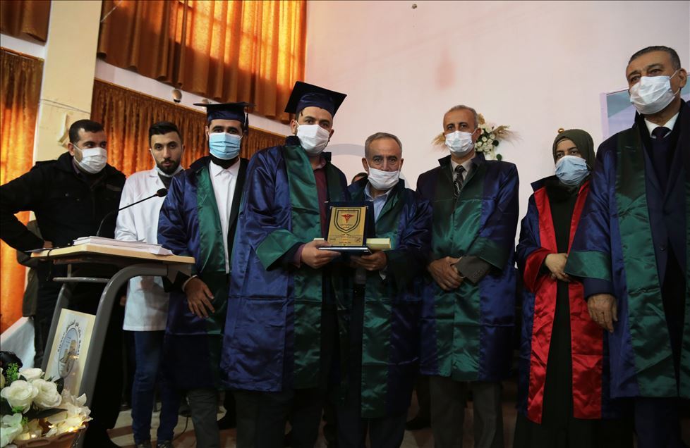 أول مراسم تخرج لـ30 طالبا في "اعزاز" السورية