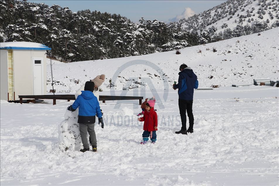 Ege'deki turizm merkezlerinde sokağa çıkma kısıtlamasının sona ermesiyle hareketlilik başladı