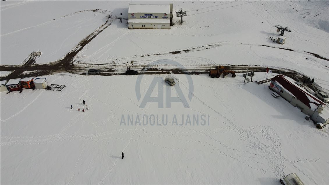Ege'deki turizm merkezlerinde sokağa çıkma kısıtlamasının sona ermesiyle hareketlilik başladı