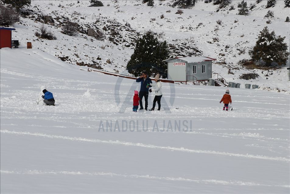 Ege'deki turizm merkezlerinde sokağa çıkma kısıtlamasının sona ermesiyle hareketlilik başladı