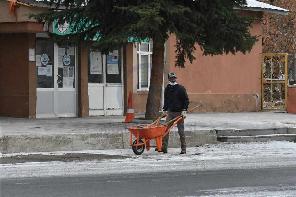 Kars'ta kar ve soğuk hava etkili oldu
