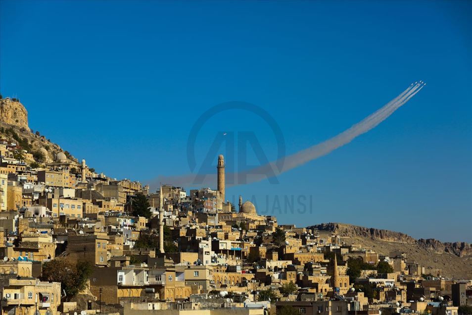 Turkish Stars perform over Mardin province