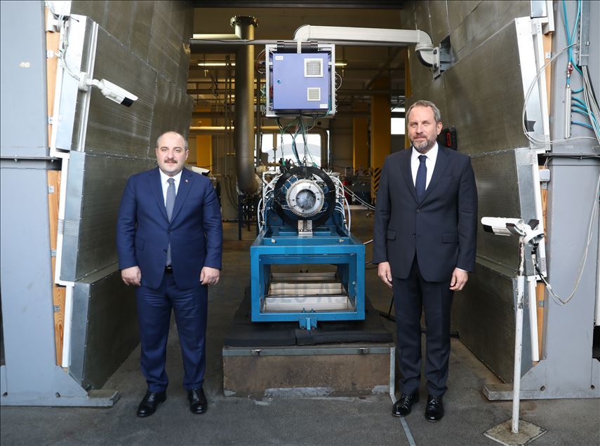 Sanayi ve Teknoloji Bakanı Mustafa Varank, Milli Turbojet Motoru'nu test etti