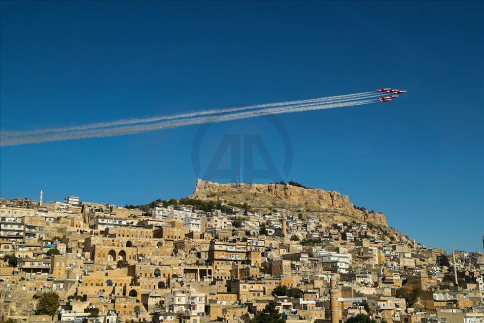 Turkish Stars perform over Mardin province