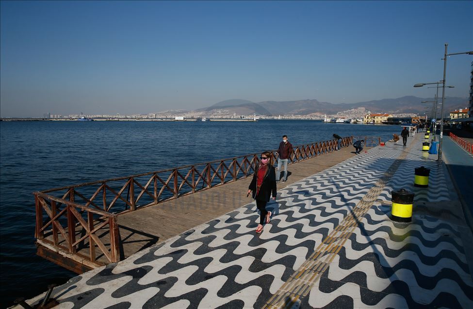 İzmir’de sokağa çıkma kısıtlamasının bitmesiyle hareketlilik başladı