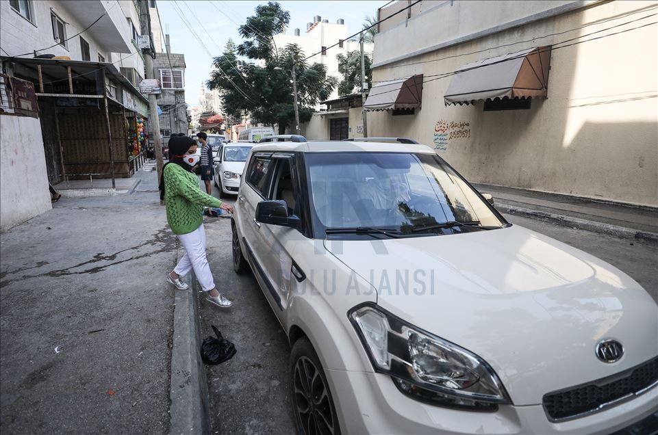 Gazze'nin ilk kadın taksi şoförü