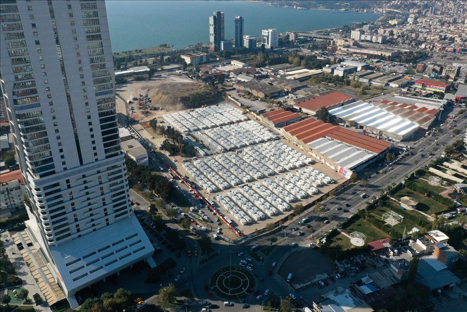 İzmir'deki geçici konaklama merkezi depremzedeleri ağırlamaya başladı