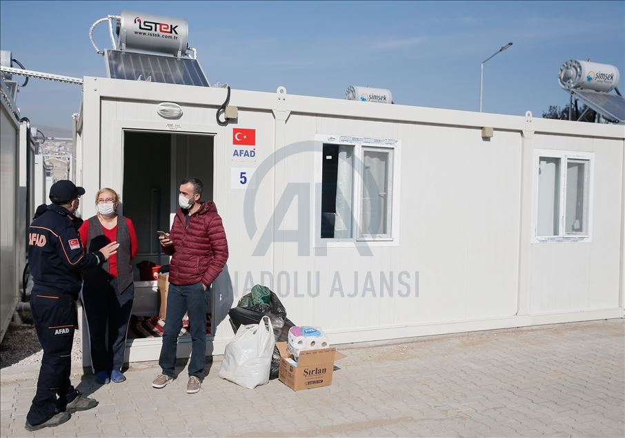 İzmir'deki geçici konaklama merkezi depremzedeleri ağırlamaya başladı