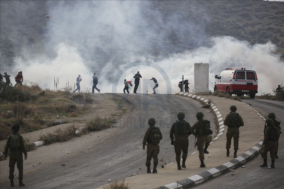 İsrail askerlerinden Yahudi yerleşim birimleri ve yıkımların protesto edildiği gösteriye müdahale