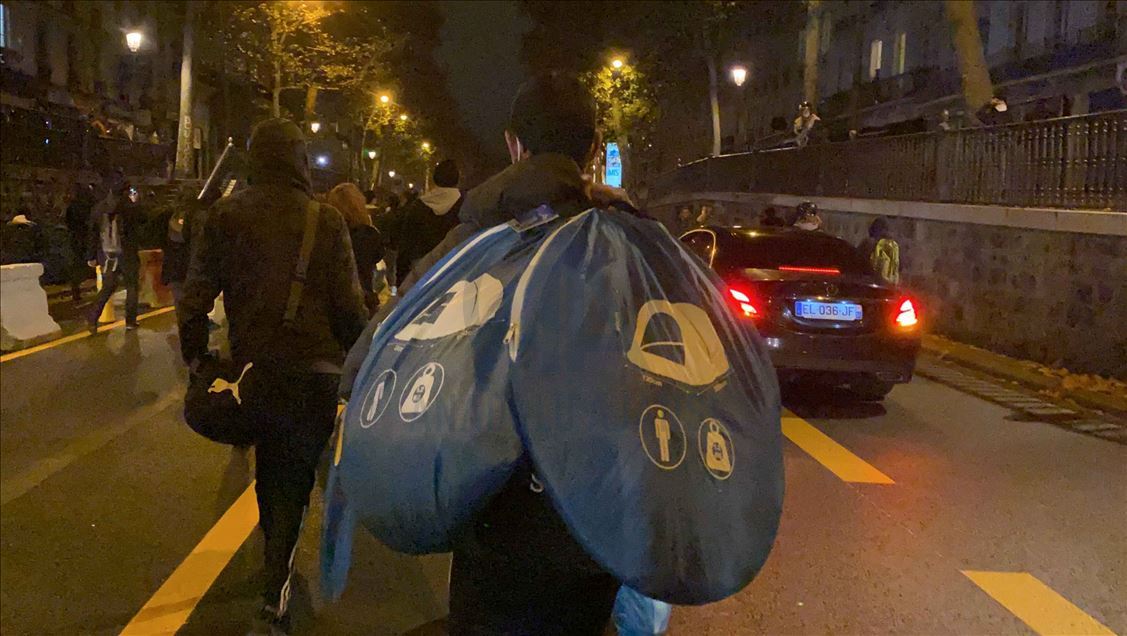 الشرطة الفرنسية تستخدم الغاز المسيل في تفكيك مخيم للاجئين