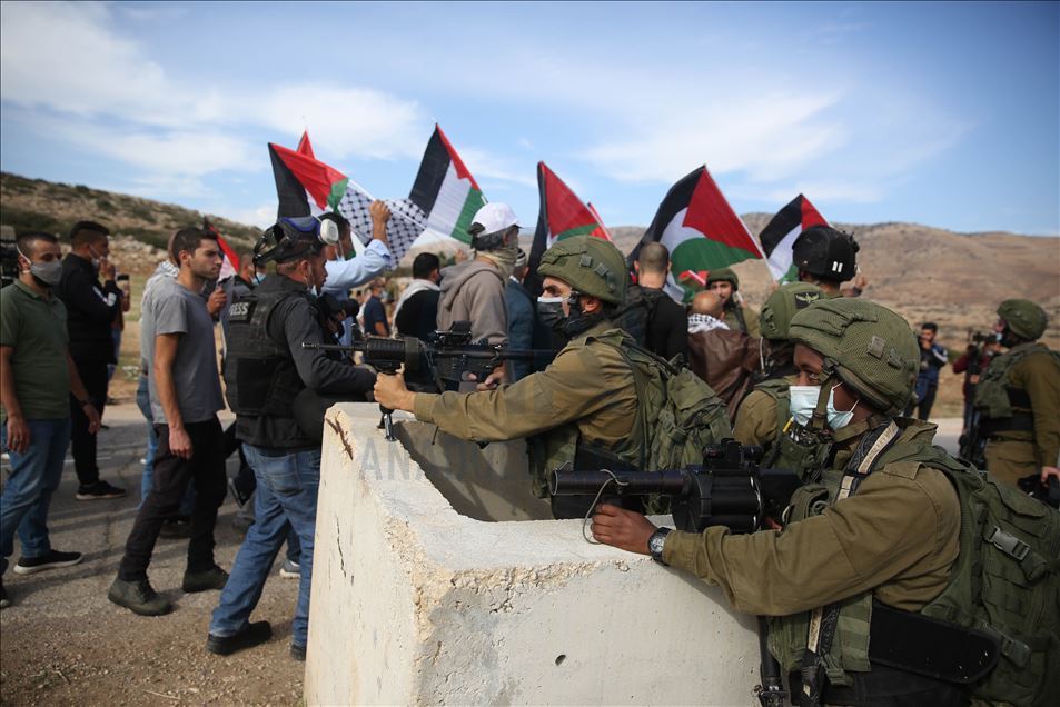 İsrail askerlerinden Yahudi yerleşim birimleri ve yıkımların protesto edildiği gösteriye müdahale