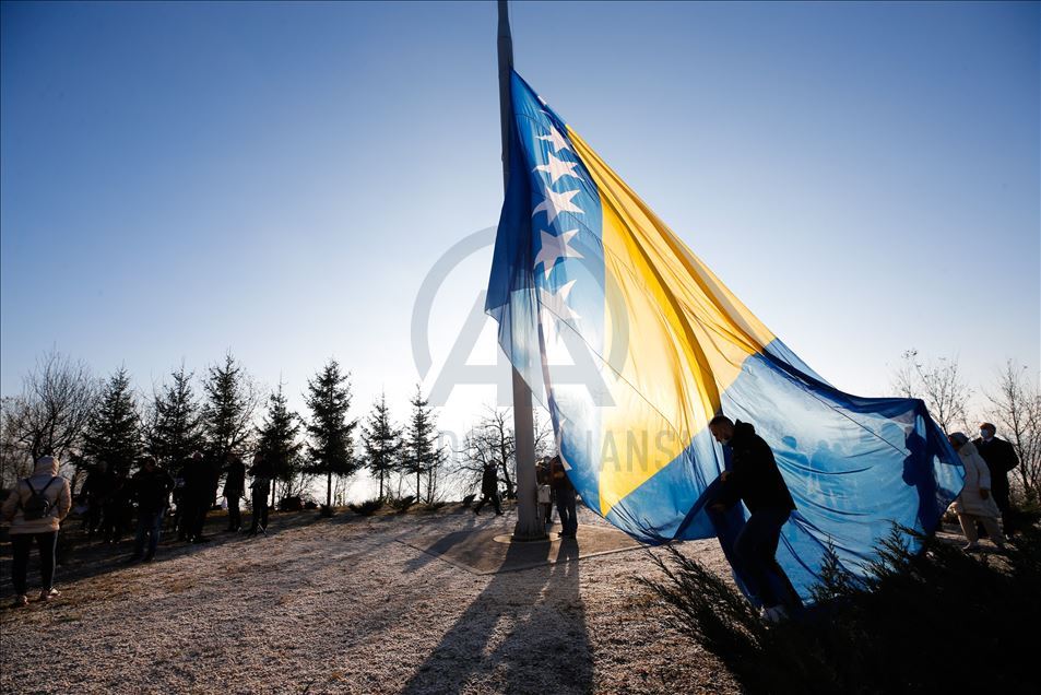 Podizanjem zastave na Humu počelo obilježavanje Dana državnosti BiH