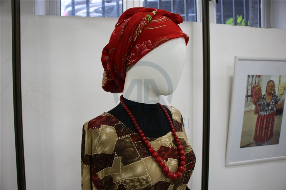 Во Скопје отворена изложба за ромските носии и занаети