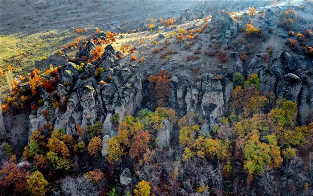 "وادي كيليسترا" بتركيا.. ألوان الخريف تجذب عشاق التصوير