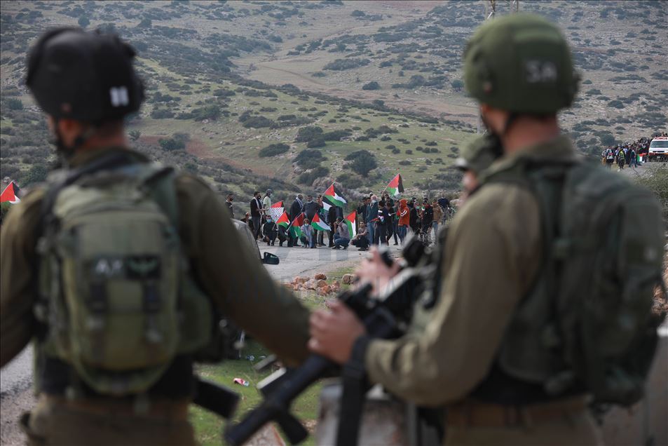 Израильские военные применили силу против раненого палестинца в машине скорой помощи