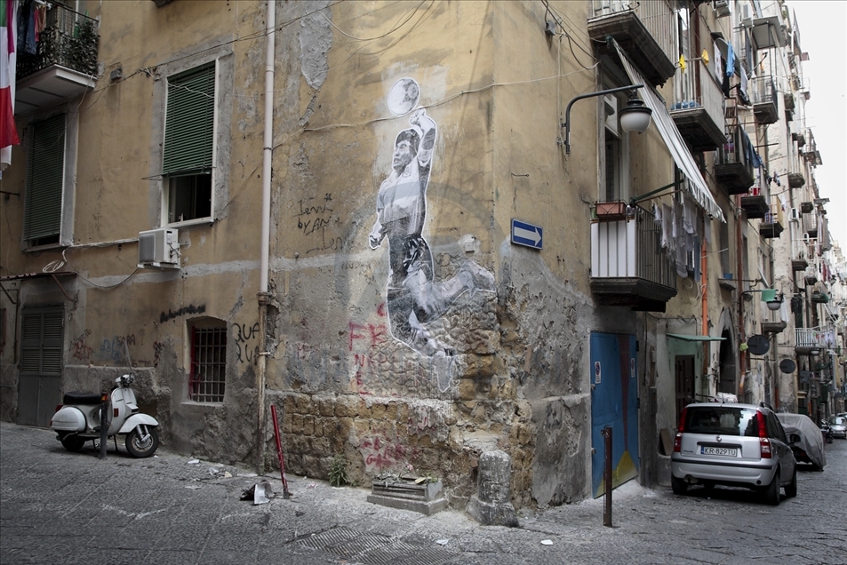 Mural de Maradona, la 'Mano de Dios' en Nápoles, Italia