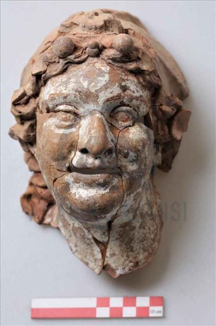 تعود لـ2000 عام.. اكتشاف تماثيل وأقنعة أثرية شمالي تركيا